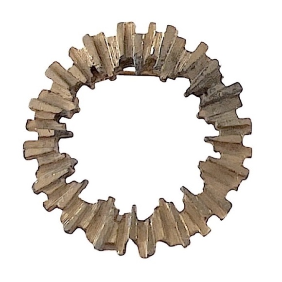 Vintage Brushed Gold Circle Wreath Antique Brooch Pin - Picture 1 of 3